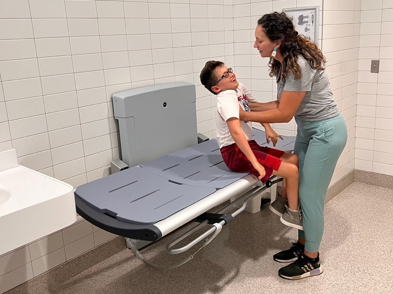 Camilla eléctrica graduable Pressalit - Imagen 8