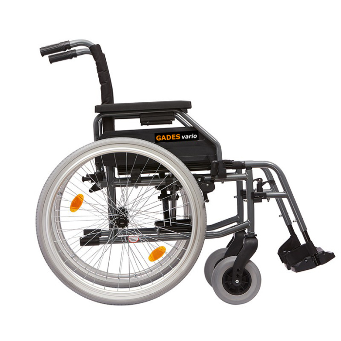La más resistente y duradera, soporta 130 kg. Se adapta a las necesidades de sedestación de cada usuario. La silla Gades Vario permite multiples regulaciones para adaptarse a la mayoría de usuarios. El asiento se regula en altura y profundidad, altura de los reposabrazos, etc...